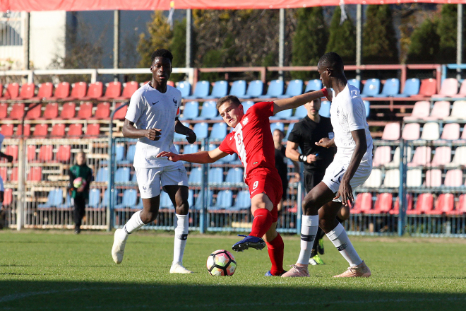 U-17: Porażka z Francją, występ Niskiego