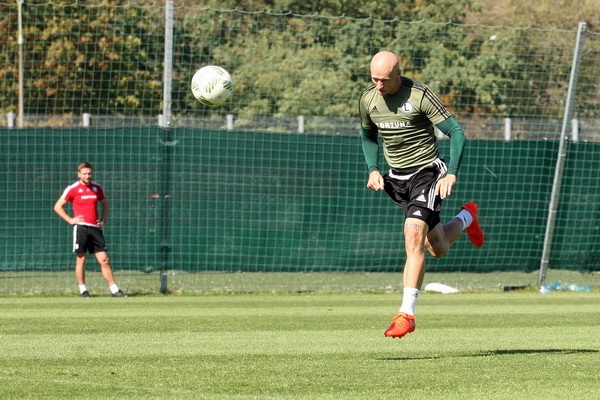 Trening piłkarzy Legii już z Czerwińskim i Radoviciem