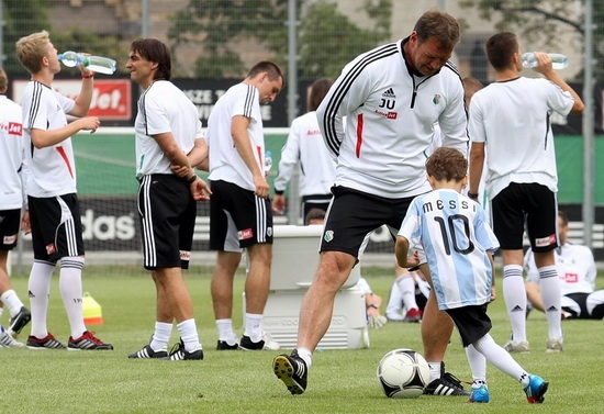 Vrdoljak potruchtał, Messi czarował techniką