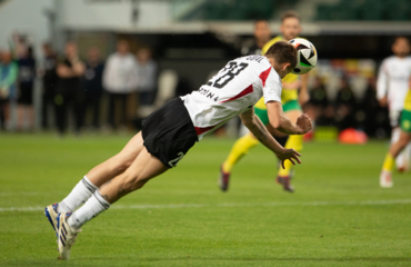 Legia - Caernarfon